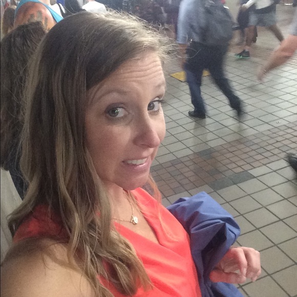 Meet your Posher, Jennifer - Picture 1 of 1